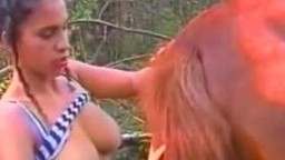 Голые зоофилки обласкали коня за хуй в ретро зоо порно видео